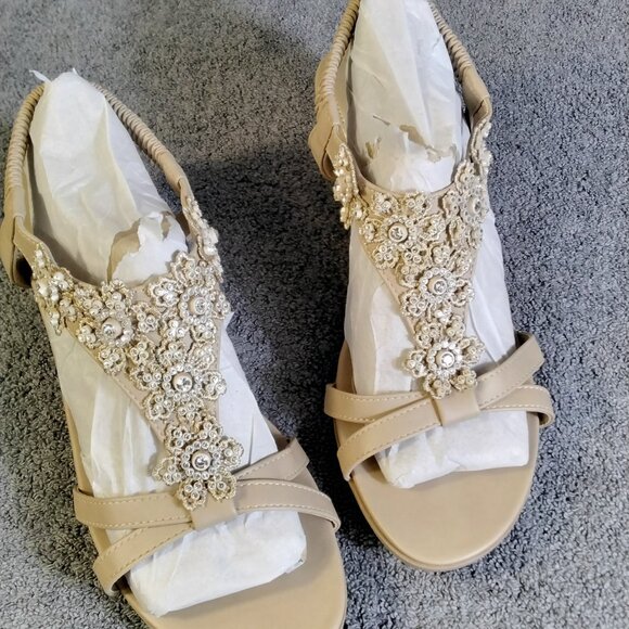 Womens Beaded Wedge Sandals Size US 10 Beige Rhinestone Floral Slingback Boho - Picture 1 of 11